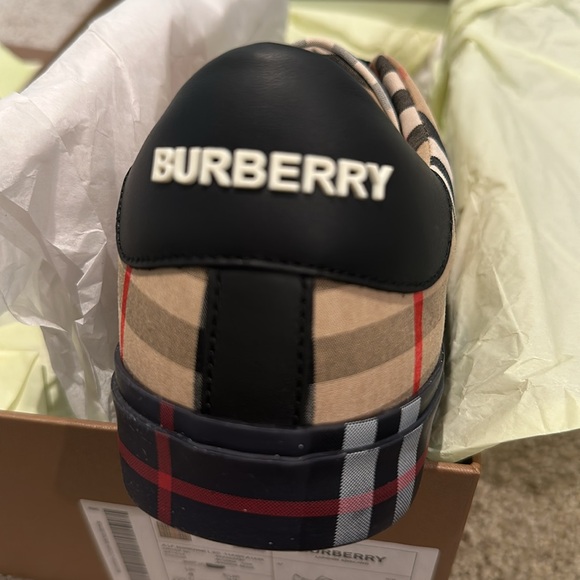 Burberry BNIB size 37 EUR slip on sneakers - Picture 6 of 8